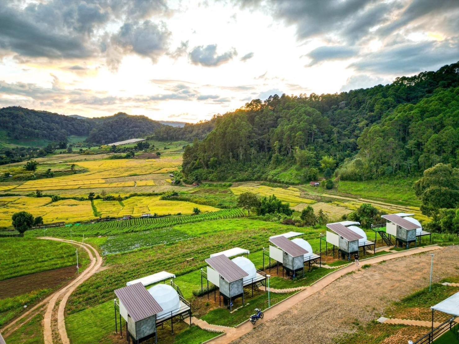 สวนไร่รุ่งอรุณ Suan Rai Rungarun Hotel Ban Na Pa Paek Bagian luar foto